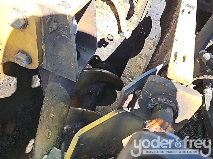 2012-caterpillar-ap-655d-image-28