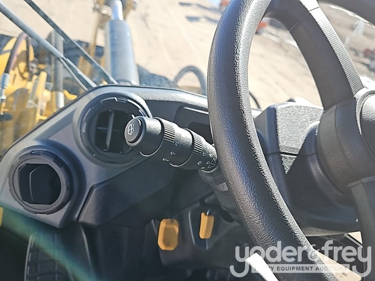 2026-caterpillar-926-image-32