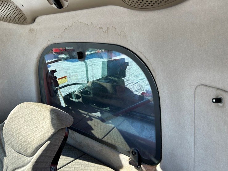 2007-case-ih-7010-image-39