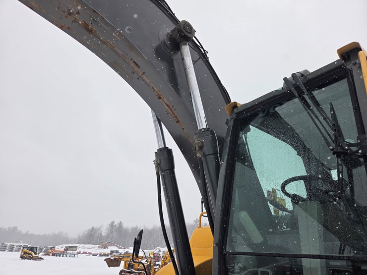 2010-volvo-ew180c-image-33