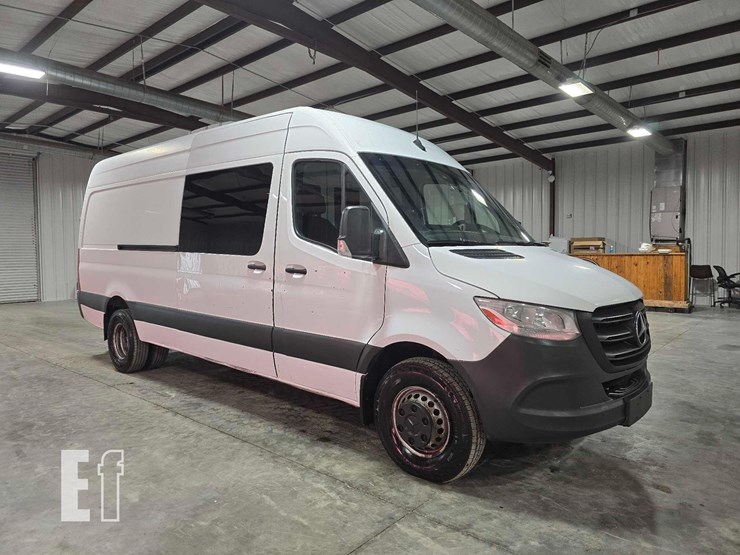 2019-mercedes-benz-sprinter-4500-image-2