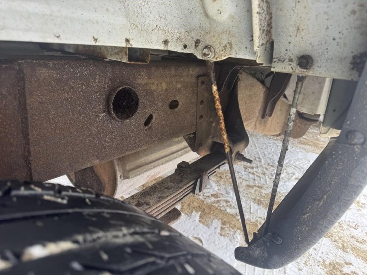 2002-chevrolet-silverado-2500-image-9