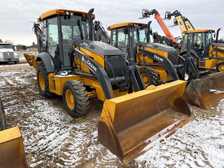 2022-john-deere-310-image-2