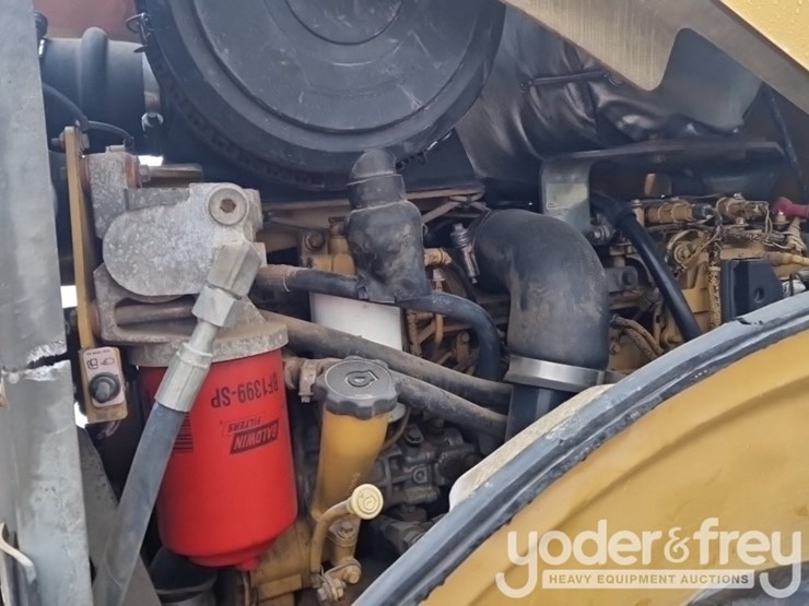 2011-caterpillar-cp64-image-32