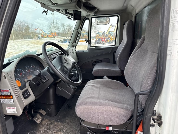 2018-international-durastar-4300-image-7