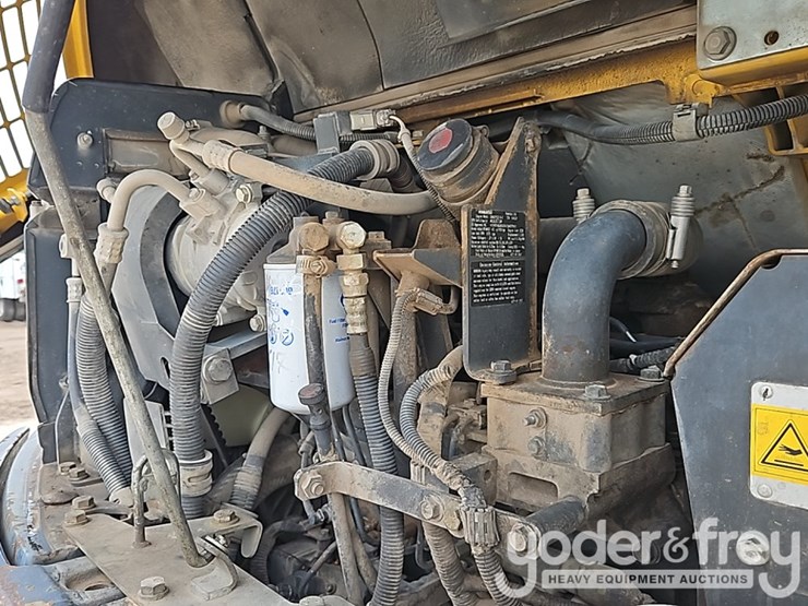 2010-komatsu-pc78us-8-image-32