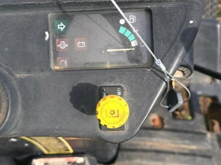 john-deere-2210-image-16