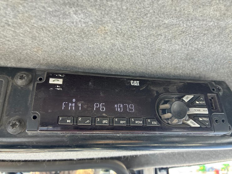 2016-caterpillar-d6n-lgp-image-74