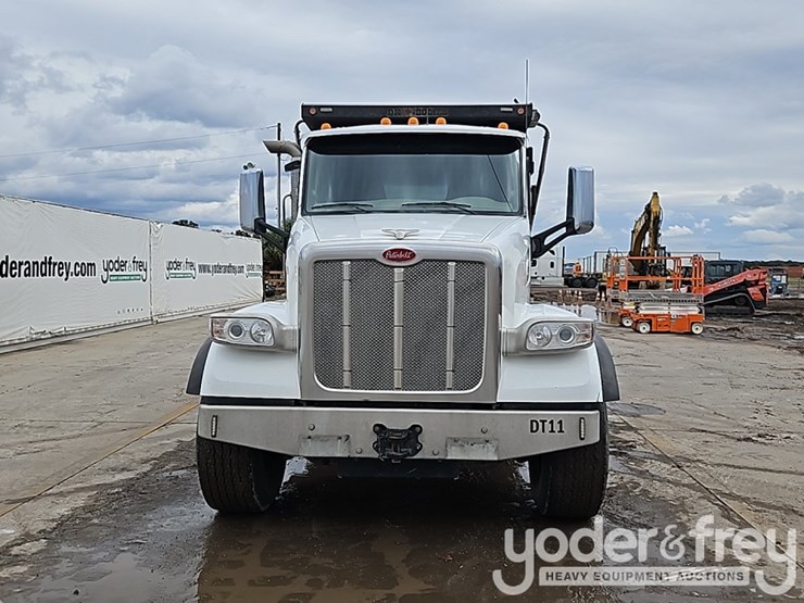 2021-peterbilt-567-image-12