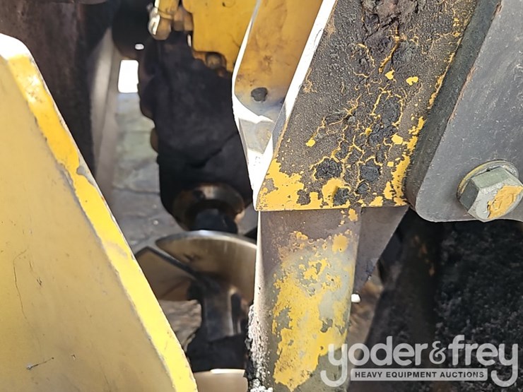 2012-caterpillar-ap-655d-image-25