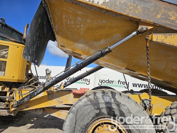 2016-caterpillar-725c2-image-20