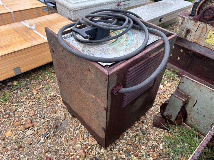 #8023-•-sears-welding-machine-image-2