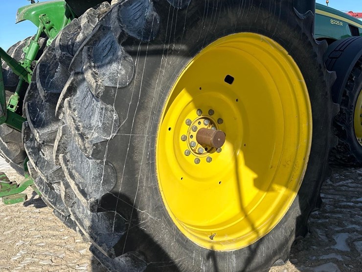 john-deere-8225r-image-8