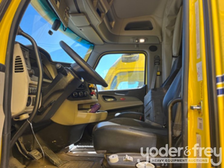 2024-peterbilt-579-image-4