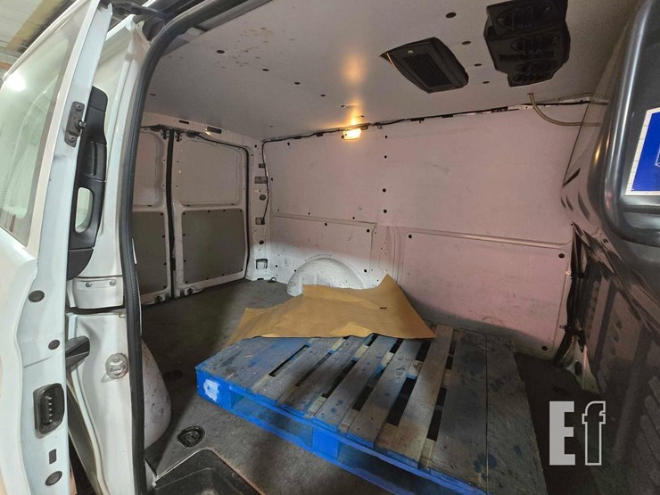 2017-mercedes-benz-metris-image-16