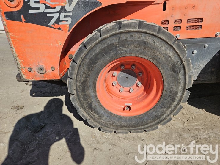 2015-kubota-ssv75-image-9