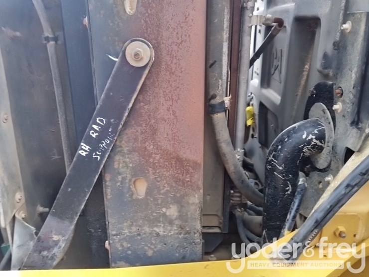 2011-caterpillar-cp64-image-31