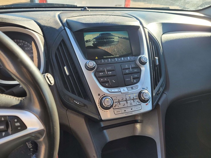 2013-chevrolet-equinox-lt-image-12