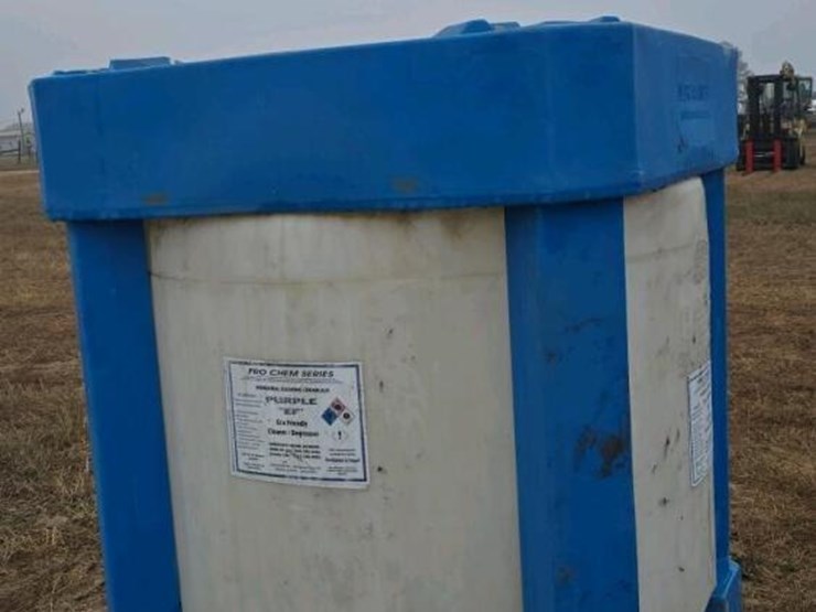 large-plastic-tank-on-skid-image-3