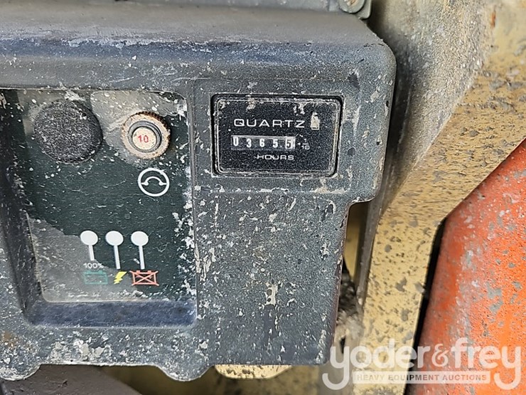 2016-jlg-1930es-image-16