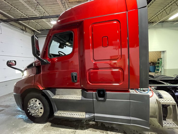 #6226-•-2021-freightliner-cascadia-semi-truck-(title-in-delay)-image-10