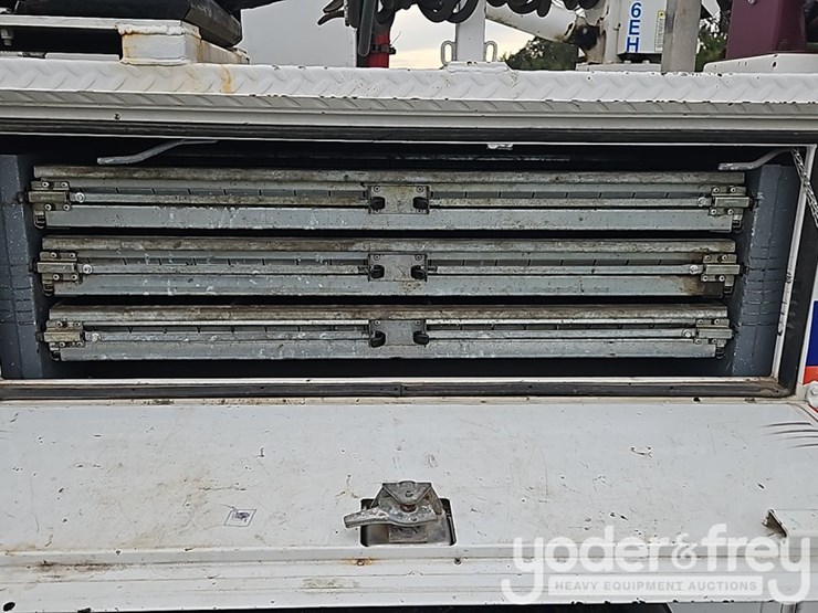 2016-ford-f550-image-31