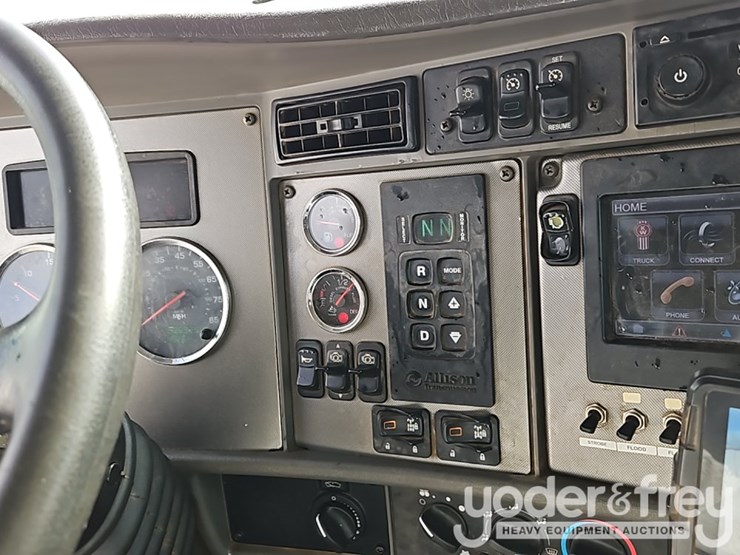 2014-kenworth-t300-image-26