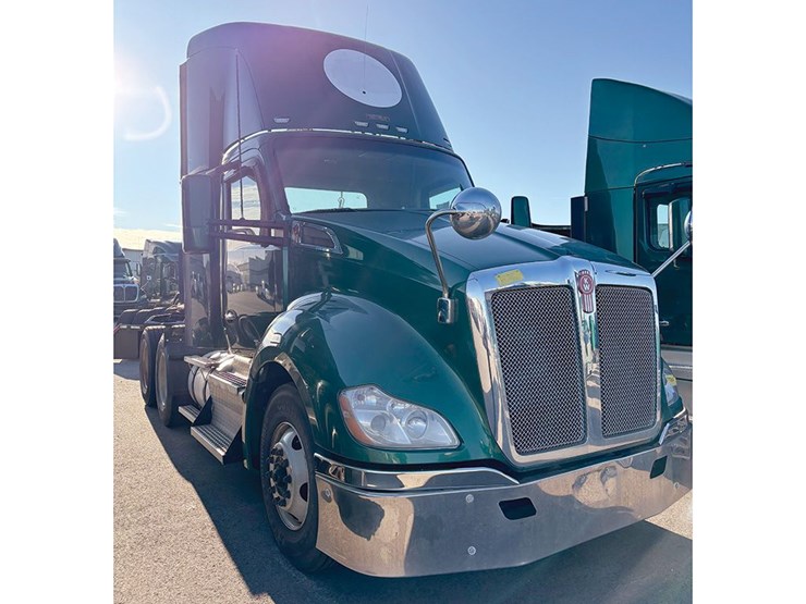 2015-kenworth-t680-image-1