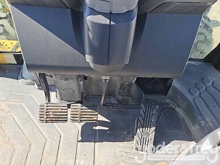 2023-caterpillar-420-xe-image-26