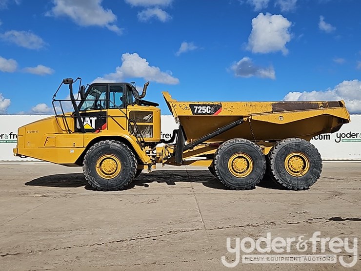 2016-caterpillar-725c2-image-3