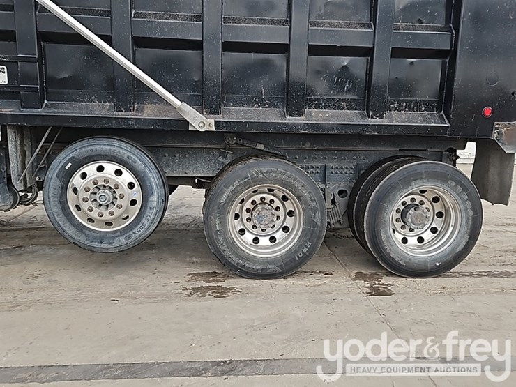 2021-peterbilt-567-image-14