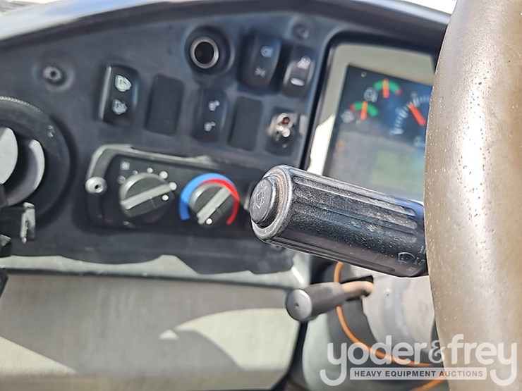 2016-caterpillar-725c2-image-38