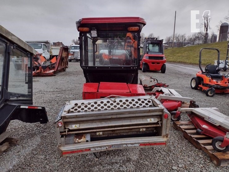 ventrac-3400l-lawn-mower-w/broom-image-3