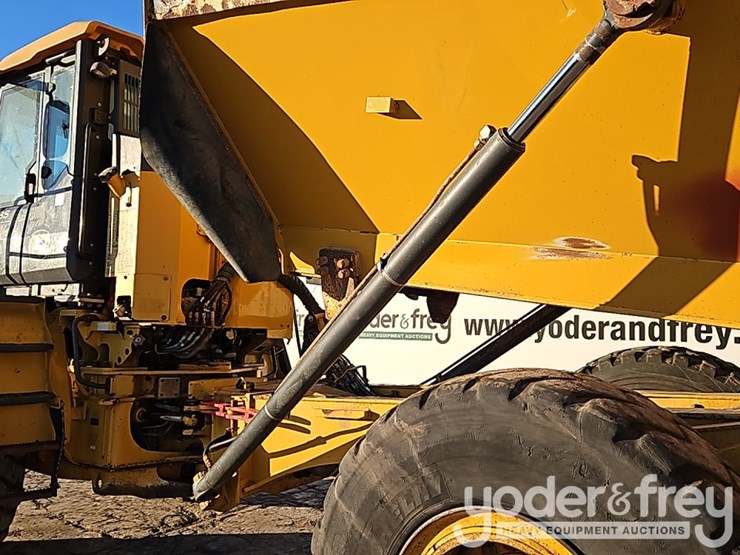 2019-deere-310e-image-22