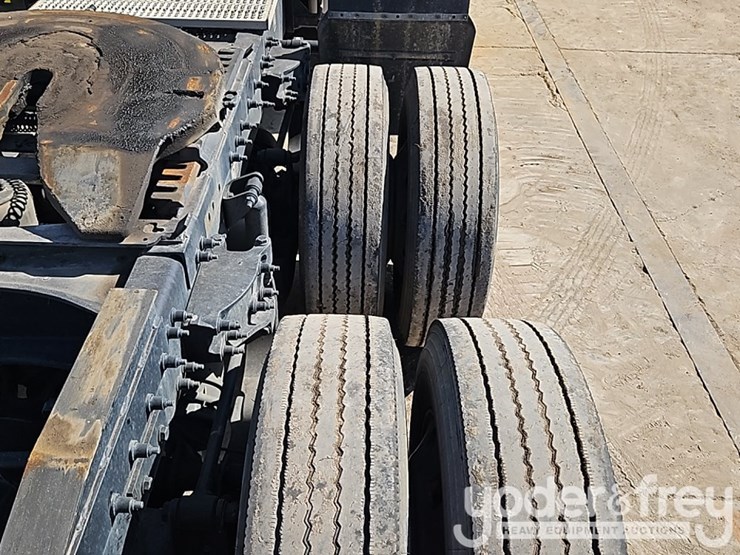 2024-peterbilt-579-image-21