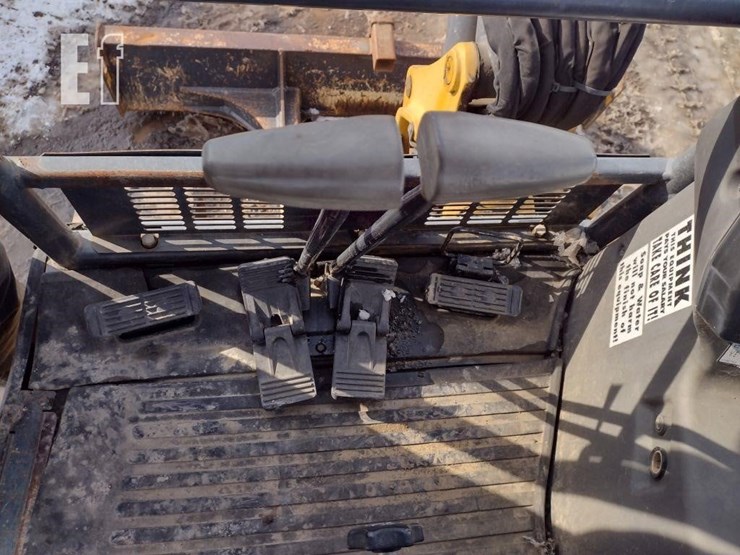 2013-deere-35d-image-7