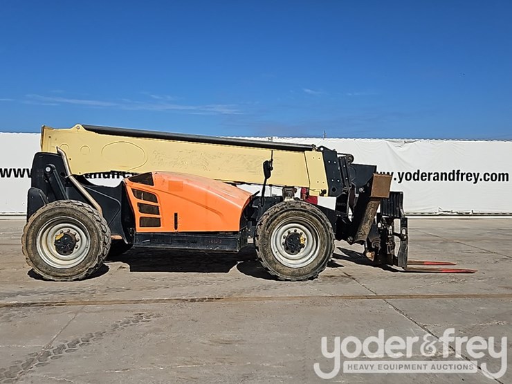 2016-jlg-1055-image-6