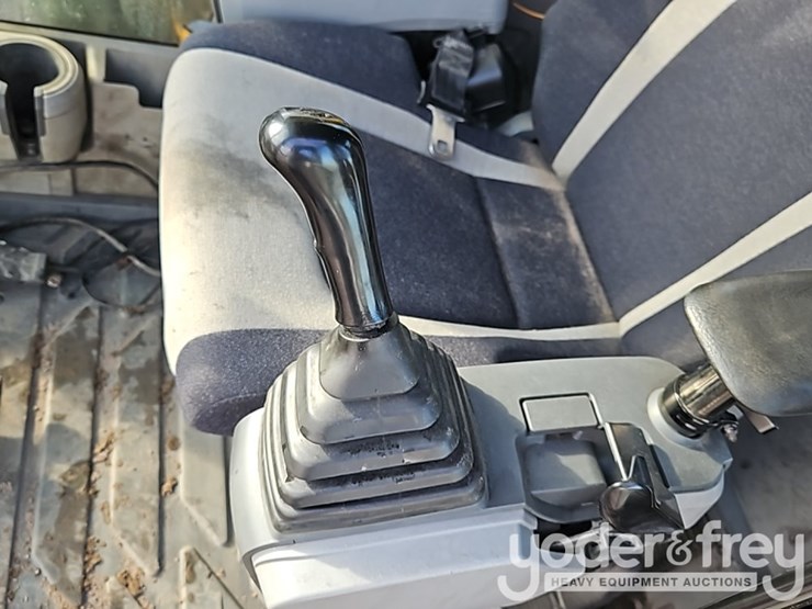 2019-caterpillar-352fl-image-46