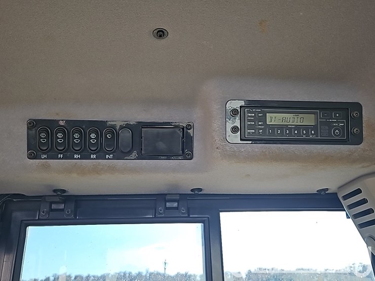 2023-komatsu-d71px-24-image-33