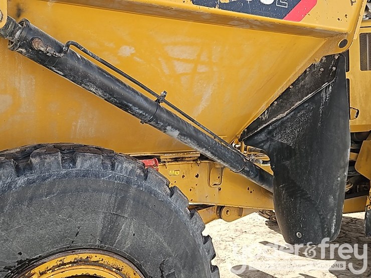 2016-caterpillar-725c2-image-9