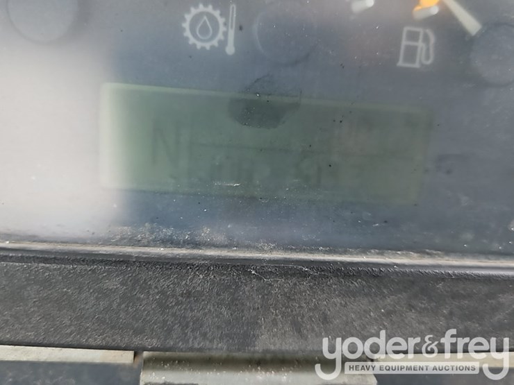 2015-deere-410l-image-39