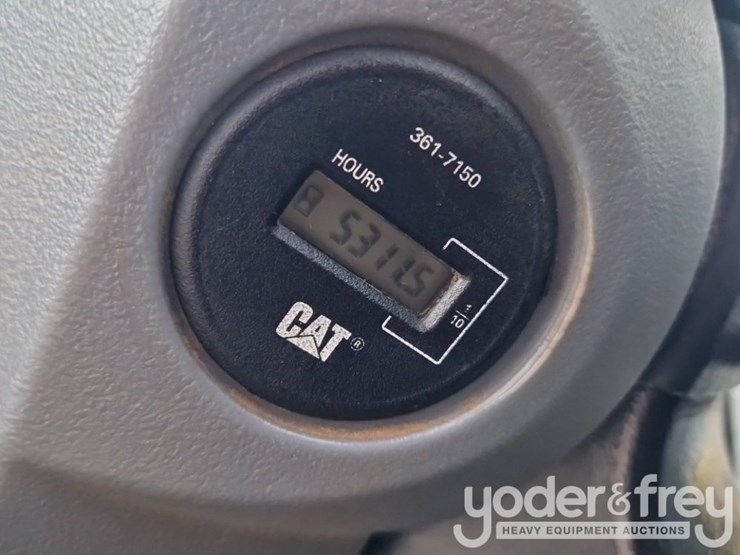 2011-caterpillar-cp64-image-33