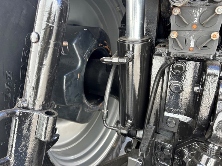 2009-case-ih-magnum-335-image-71