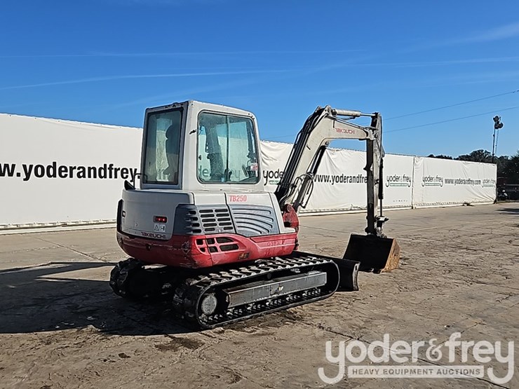 2012-takeuchi-tb250-image-5