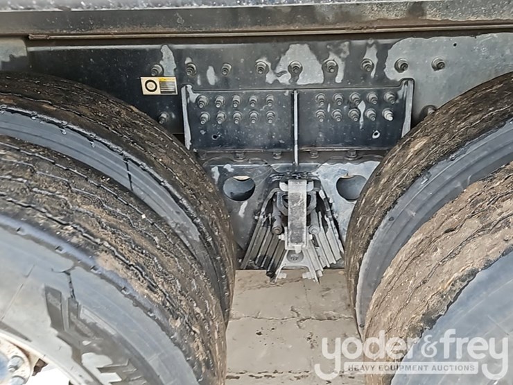 2021-peterbilt-567-image-9