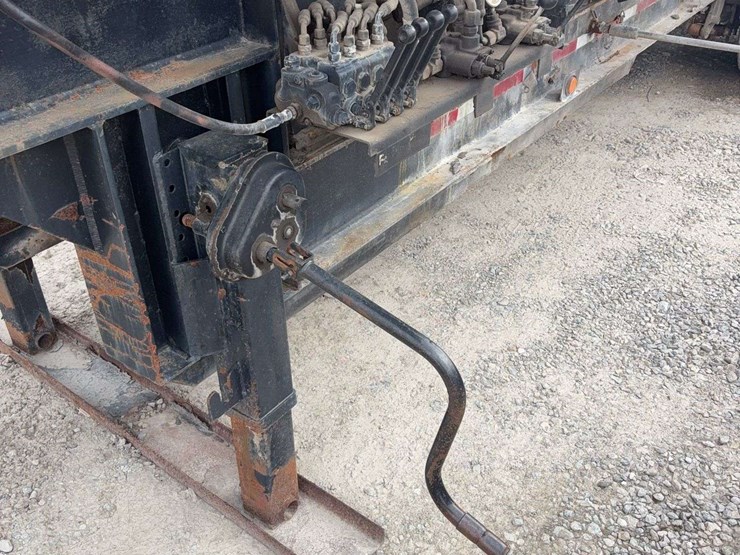 adams-semi-dry-fertilizer-tender-with-engine,-side-auger-unload-image-17