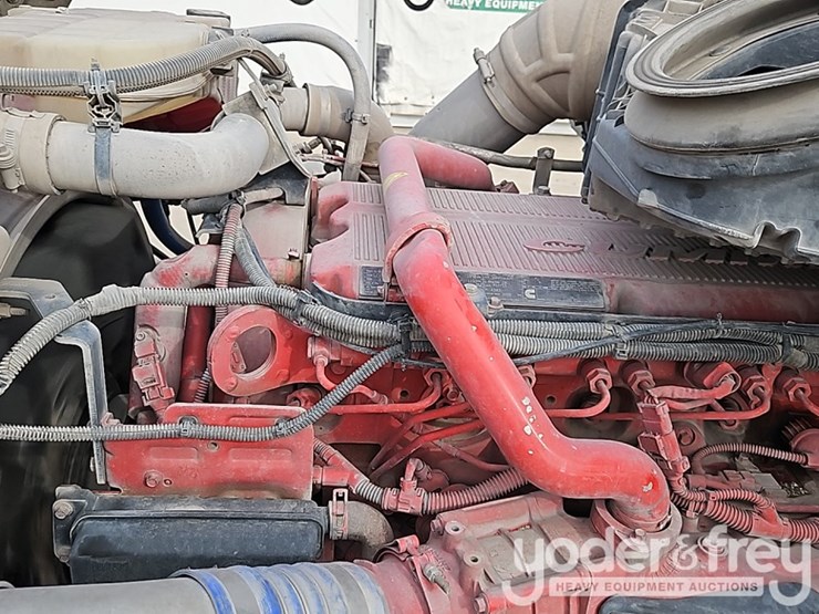 2021-peterbilt-567-image-21