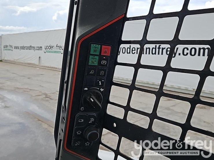 2021-bobcat-t76-image-30