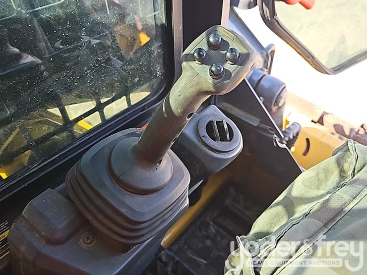 2023-deere-317g-image-27