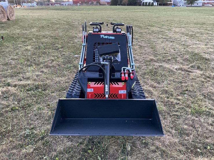 #1010-•-unused,-future,-skid-steer-loader-ft380r-image-8